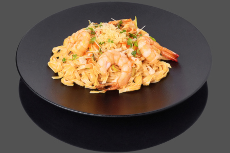 Удон сливочный с креветками в соусом том-ям