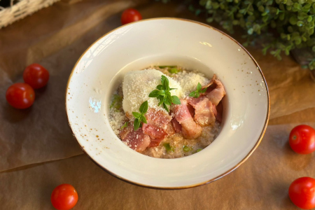 Каша 5 злаков с пармезаном, беконом и яйцом