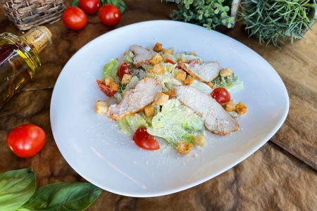 Салат цезарь с курицей