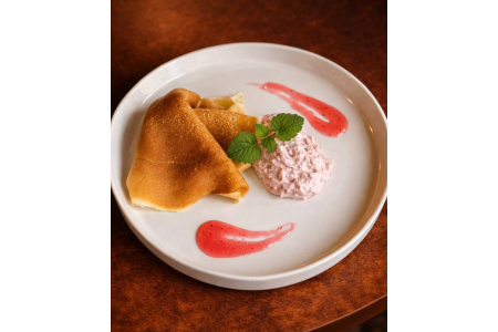 Блин с клубничным муссом